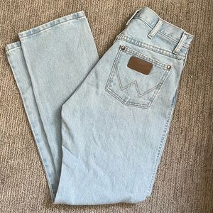 Women’s High-Waisted Size 9 Wrangler Straight Leg Jeans